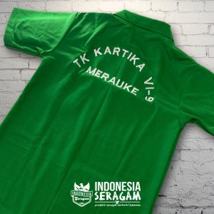 Kaos Polo Tampak Belakang