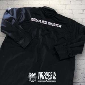 Kemeja Tampak Belakang