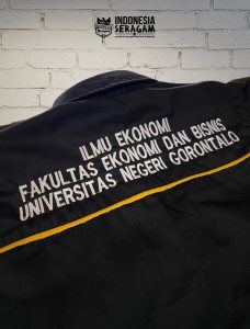 Kemeja Tampak Belakang