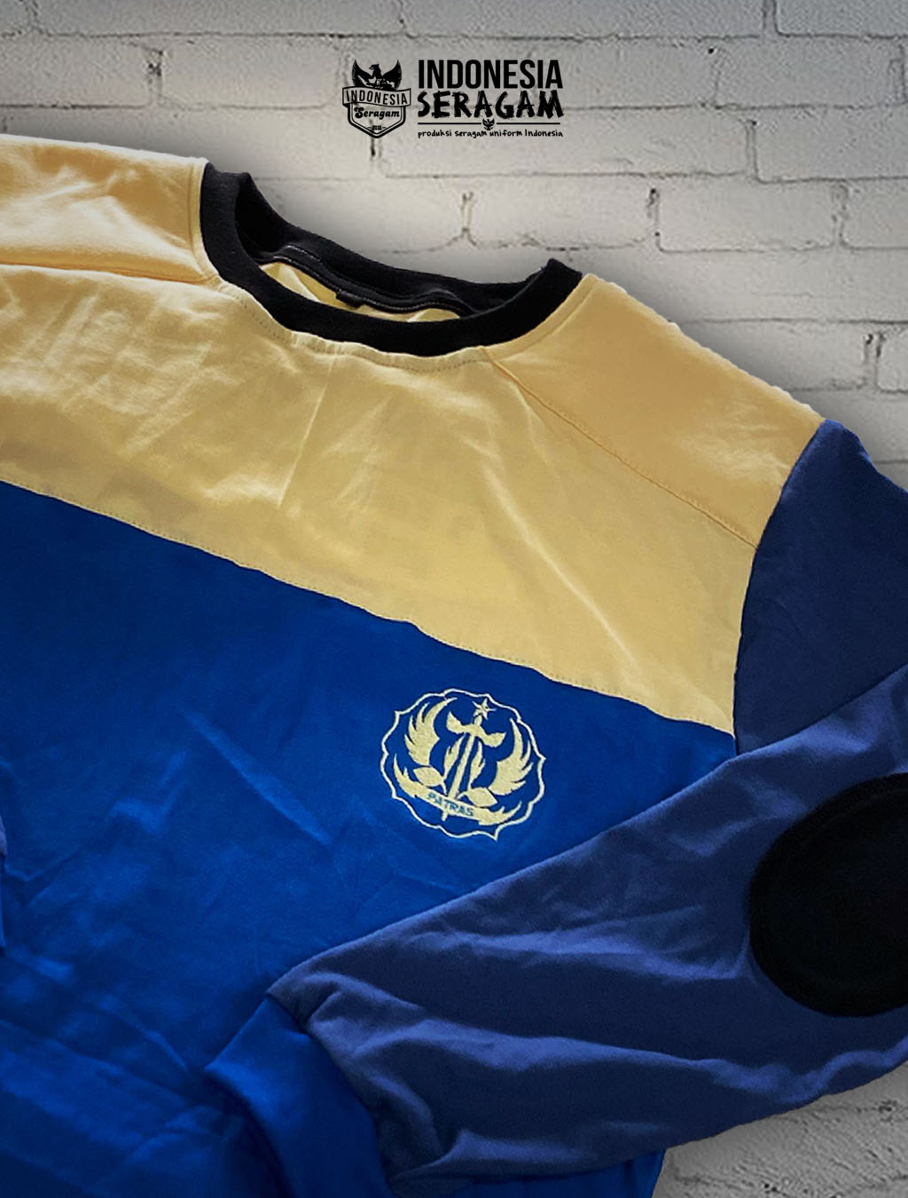 Kaos Lapangan Tampak Dekat