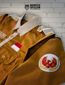 Kemeja Tampak Samping