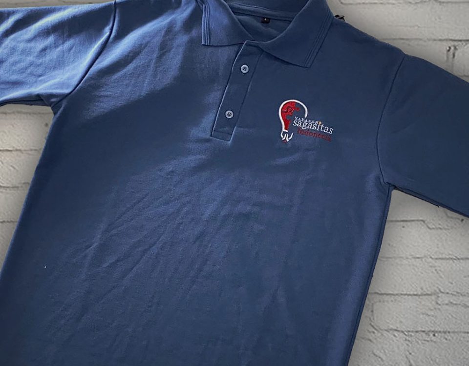 Kaos Polo Tampak Depan