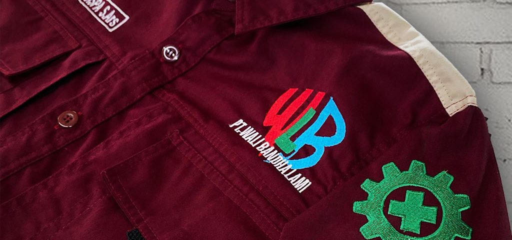 Kemeja Tampak Dekat Dengan Hidden Pocket