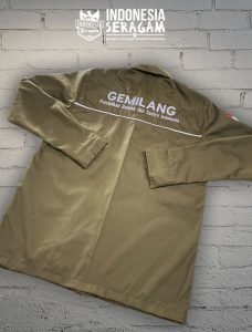 Kemeja Tampak Belakang