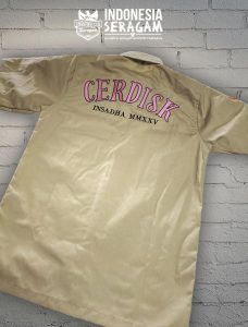 Kemeja Tampak Belakang