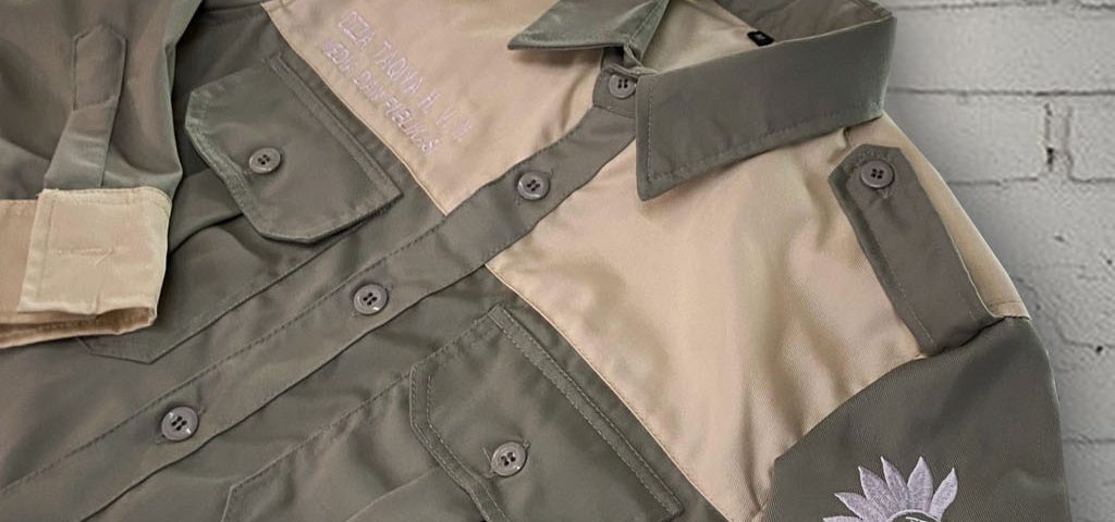 Kemeja Tampak Samping